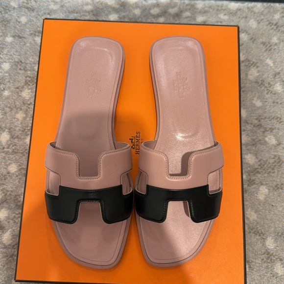 Hermes Pink and Black Oran Slide Sandals - Picture 2 of 9